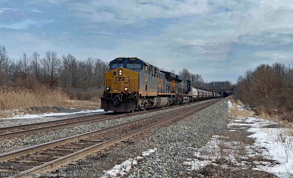 CSX 7228 leads M369.